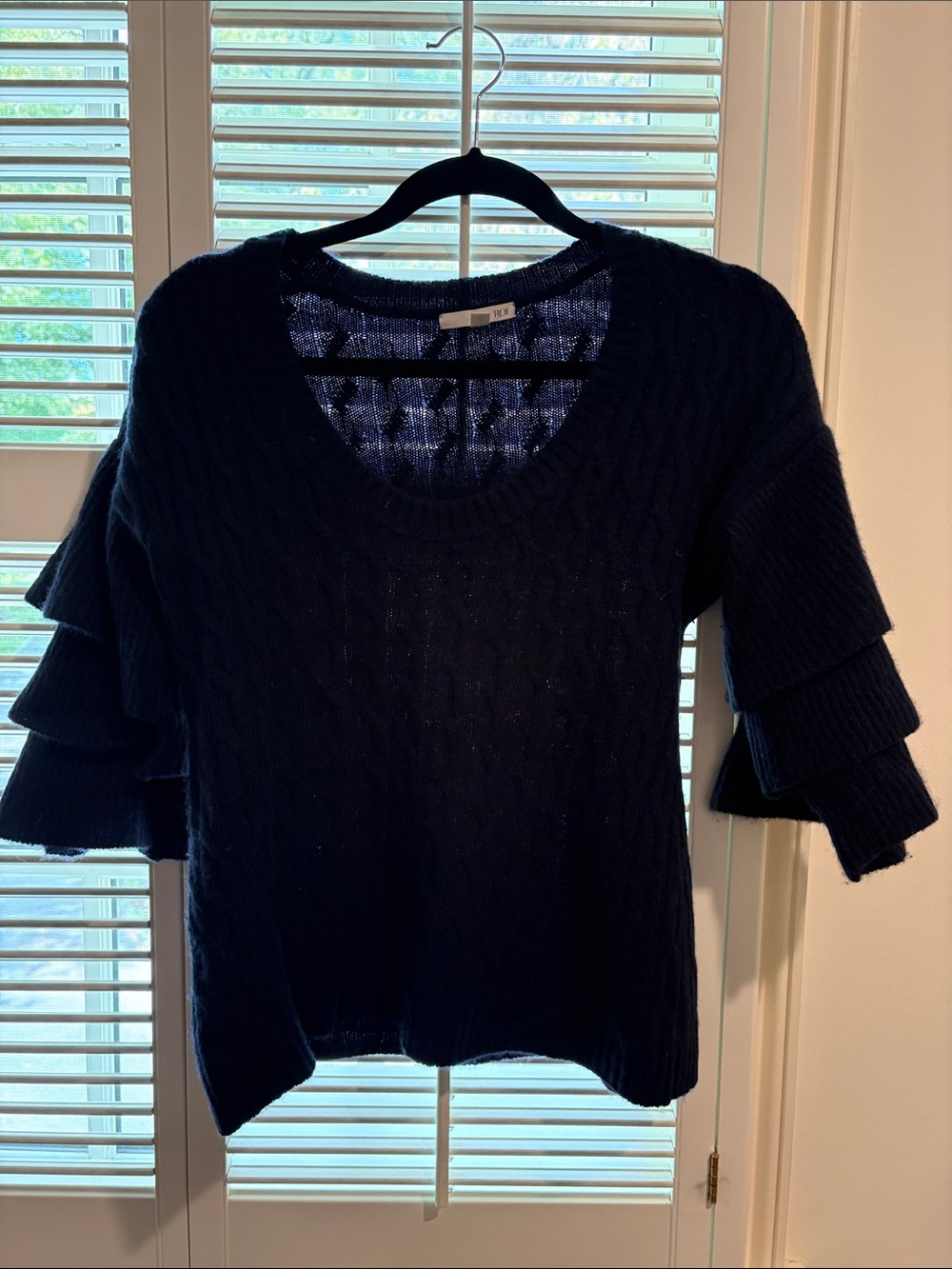 ROI Women’s Navy Tiered-Sleeve Cashmere Cable Knit Sweater